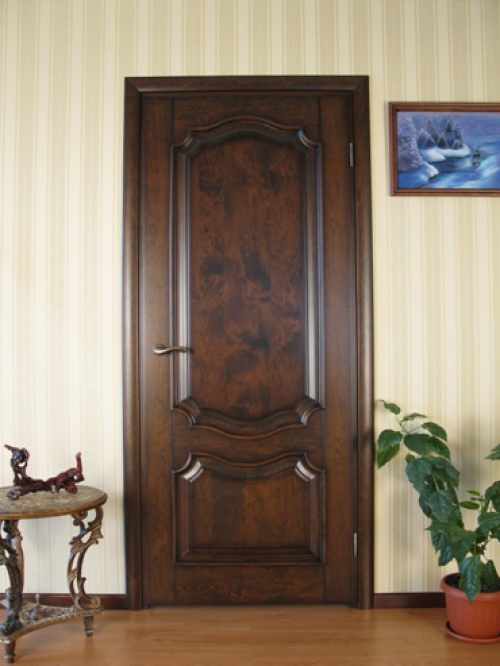 Двери из экзотических пород древесины.